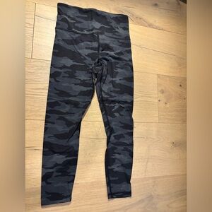 Athleta Women’s Black and Gray Camouflage Leggings
